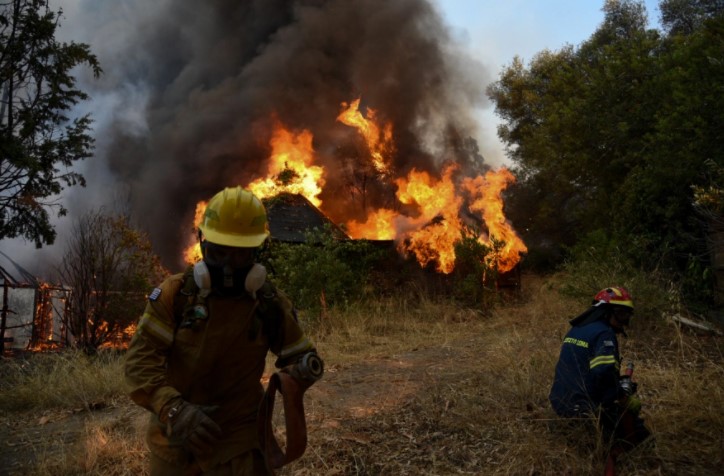 Αχαϊα: 20 καμένα σπίτια, ένας τραυματίας με εγκαύματα